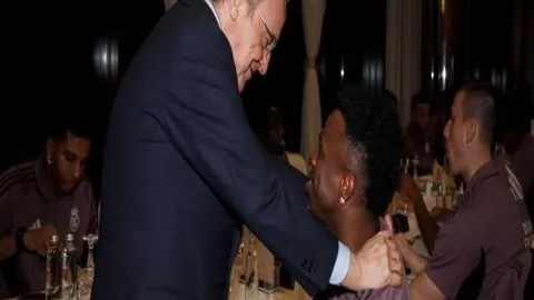 “金牌教师阵容荣耀展现，同享体育快乐时光”